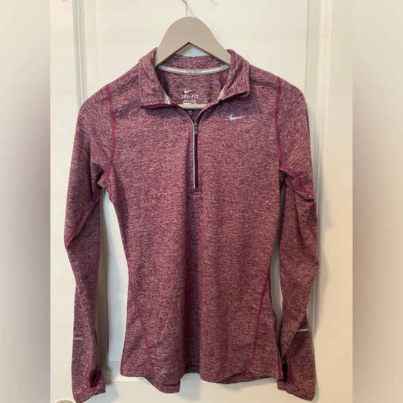 Nike Tops - Long sleeve athletic top